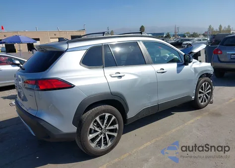 2025 Toyota Corolla Cross Xle z USA, uszkodzony, nr VIN 7MUDAAAG1SV143450